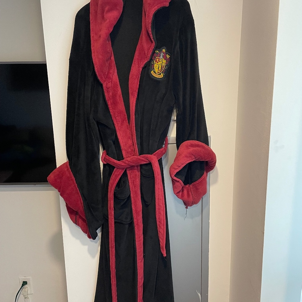 Harry Pitter fleece robe. Size M-L.